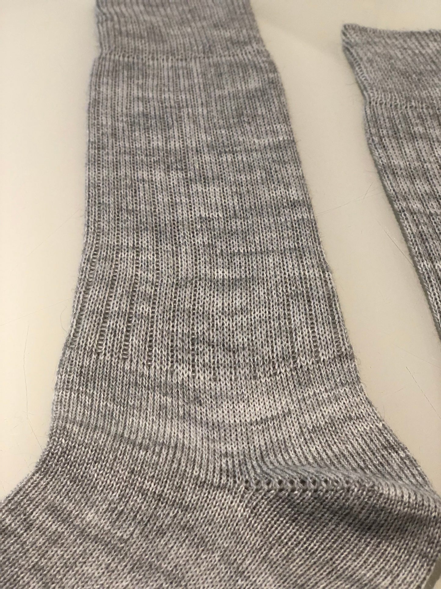 Alpaka Socken aus Baby Alpaka Wolle Grau